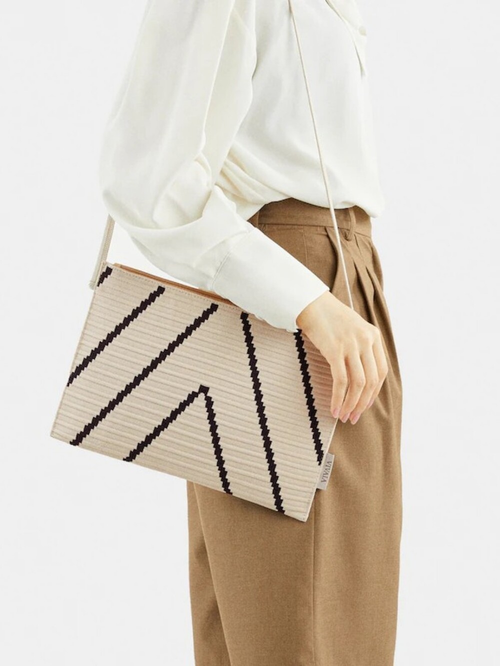 VIVAIA The Envelope Crossbody (Lucy)  Color: ivory chevron